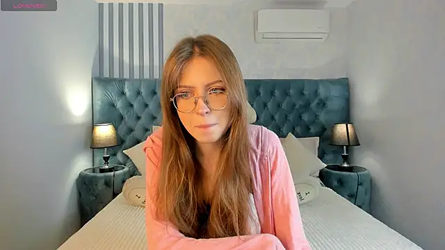 Snapshot of Grace_blush chatting on October 5, 2025, 6:59 am Grace blush online show from October 5, 2025, 6:59 am