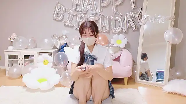 Yuna-ch online show from October 12, 2025, 9:49 pm