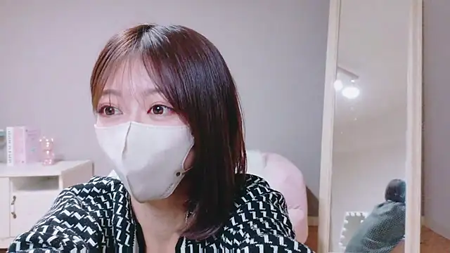 Yuna-ch online show from October 9, 2025, 1:55 pm