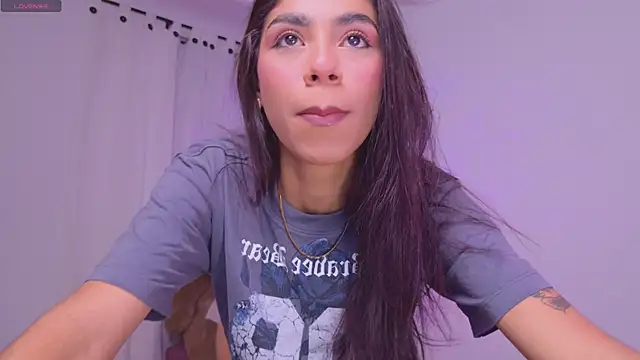 BrunetteAdams001 online show from February 5, 2026, 5:03 am