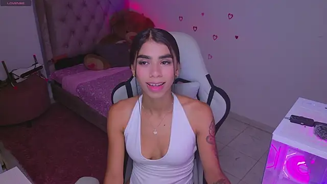 BrunetteAdams001 online show from April 12, 2026, 3:43 am