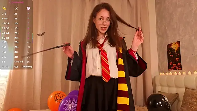 Snapshot of RenateRansone chatting on October 31, 2025, 5:53 pm RenateRansone online show from October 31, 2025, 5:53 pm