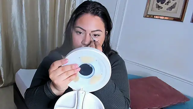 Snapshot of Tessa_Sinclaire chatting on September 24, 2025, 8:26 pm Tessa Sinclaire online show from September 24, 2025, 8:26 pm