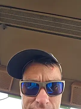 twistafatpipe online show from October 17, 2025, 7:04 pm