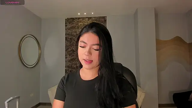 Snapshot of NataliaGaret chatting on April 22, 2026, 9:27 am NataliaGaret online show from April 22, 2026, 9:27 am