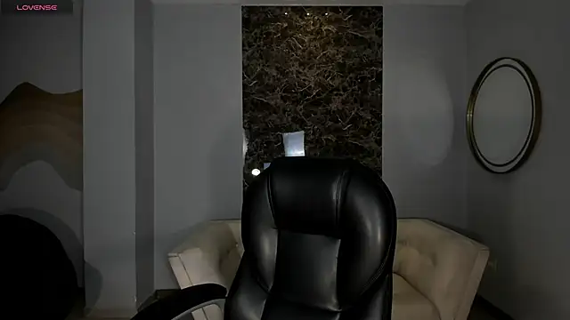 Snapshot of LizzCooper chatting on November 13, 2025, 4:05 am LizzCooper online show from November 13, 2025, 4:05 am