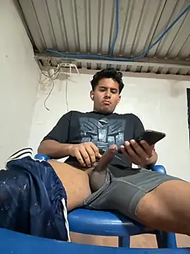 Snapshot of Johnxxx22 chatting on November 19, 2025, 8:14 am Johnxxx22 online show from November 19, 2025, 8:14 am