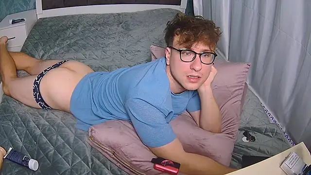 Snapshot of DennisGartmanB chatting on October 24, 2025, 6:18 pm DennisGartmanB online show from October 24, 2025, 6:18 pm