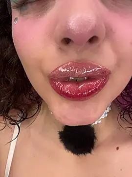 AriaHeavenss online show from December 3, 2025, 12:23 am