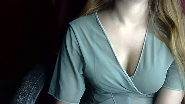 Snapshot of heartless_Queen chatting on April 15, 2026, 5:24 am heartless Queen online show from April 15, 2026, 5:24 am