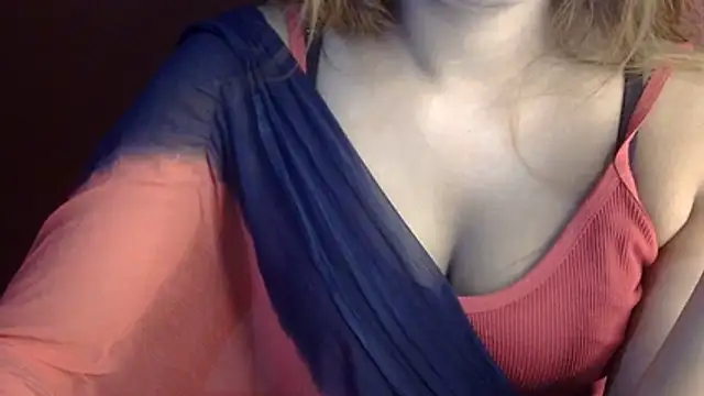 Snapshot of heartless_Queen chatting on April 4, 2026, 5:47 am heartless Queen online show from April 4, 2026, 5:47 am