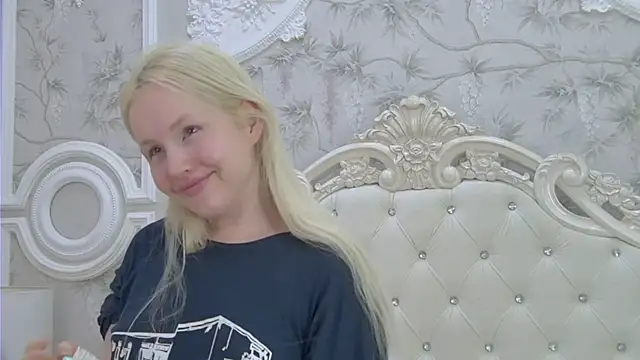 Snapshot of EllieFrosty_ chatting on May 15, 2026, 2:53 am EllieFrosty online show from May 15, 2026, 2:53 am