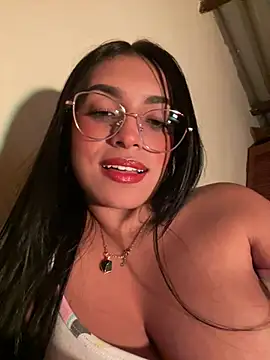 Snapshot of Linda_Saenz_ chatting on June 1, 2026, 7:52 am Linda Saenz online show from June 1, 2026, 7:52 am