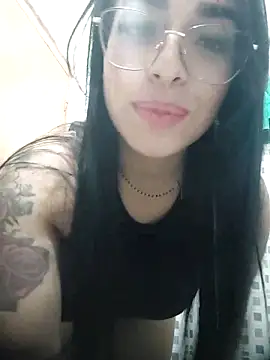 Linda Saenz  online show from September 22, 2025, 3:23 am