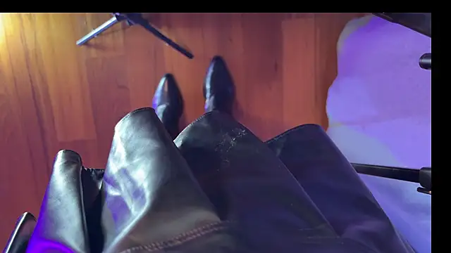 utopia2025 online show from December 13, 2025, 8:04 pm