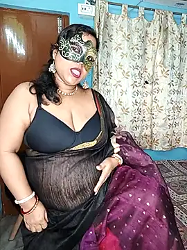 extreamhot1 online show from November 12, 2025, 7:29 pm