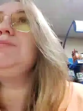 Snapshot of Kiss_Eva chatting on January 24, 2025, 8:23 am Kiss Eva online show from January 24, 2025, 8:23 am