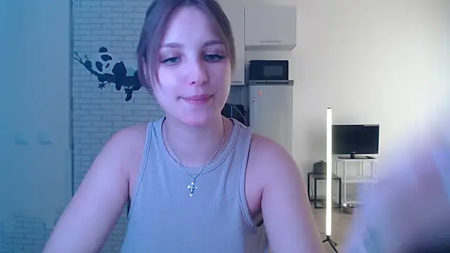 Snapshot of Leonaalove chatting on April 1, 2026, 11:22 am Leonaalove online show from April 1, 2026, 11:22 am