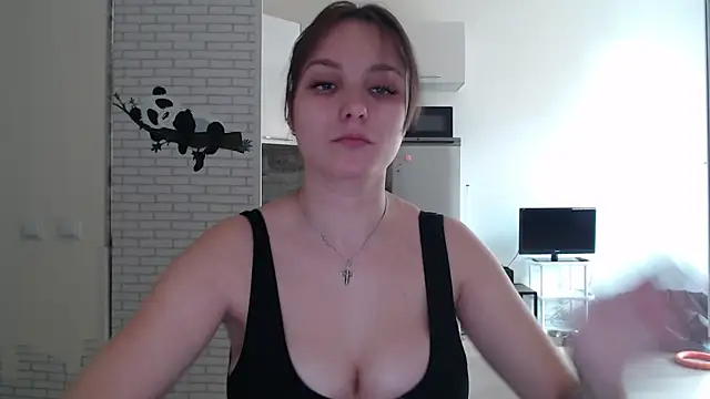 Snapshot of Leonaalove chatting on April 4, 2026, 1:06 pm Leonaalove online show from April 4, 2026, 1:06 pm