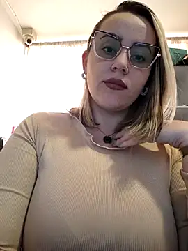 CurvyLust x online show from November 5, 2025, 4:32 pm