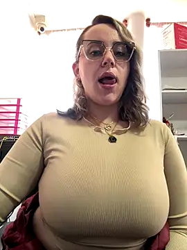 Snapshot of CurvyLust_x chatting on December 18, 2025, 2:21 pm CurvyLust x online show from December 18, 2025, 2:21 pm