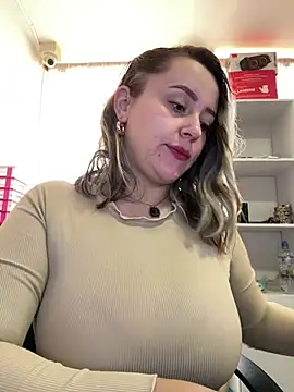 Snapshot of CurvyLust_x chatting on February 5, 2026, 2:24 pm CurvyLust x online show from February 5, 2026, 2:24 pm