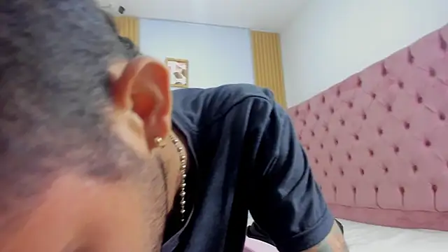adri sexboy229 online show from October 18, 2025, 2:13 am