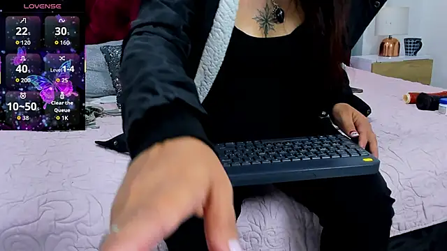 Marianee Rousse online show from December 15, 2025, 11:49 am