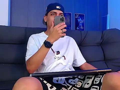 Snapshot of david_santos16 chatting on October 10, 2025, 12:22 am david santos16 online show from October 10, 2025, 12:22 am