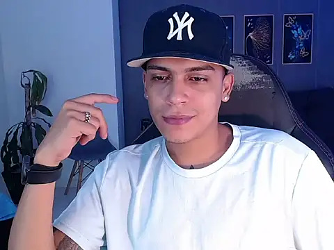 Snapshot of david_santos16 chatting on September 12, 2025, 4:45 am david santos16 online show from September 12, 2025, 4:45 am