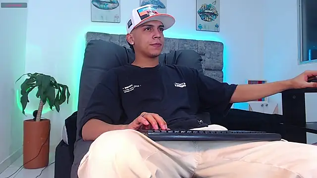 Snapshot of david_santos16 chatting on October 25, 2025, 2:00 am david santos16 online show from October 25, 2025, 2:00 am