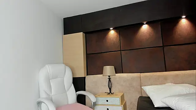 Snapshot of CandelaMartineez chatting on October 13, 2025, 6:42 pm CandelaMartineez online show from October 13, 2025, 6:42 pm