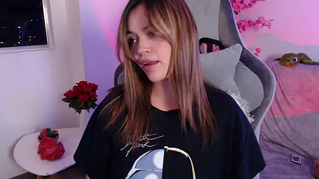 Snapshot of aliiceFM chatting on September 30, 2025, 3:12 am aliiceFM online show from September 30, 2025, 3:12 am