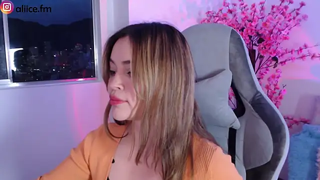 Snapshot of aliiceFM chatting on September 8, 2025, 11:15 pm aliiceFM online show from September 8, 2025, 11:15 pm