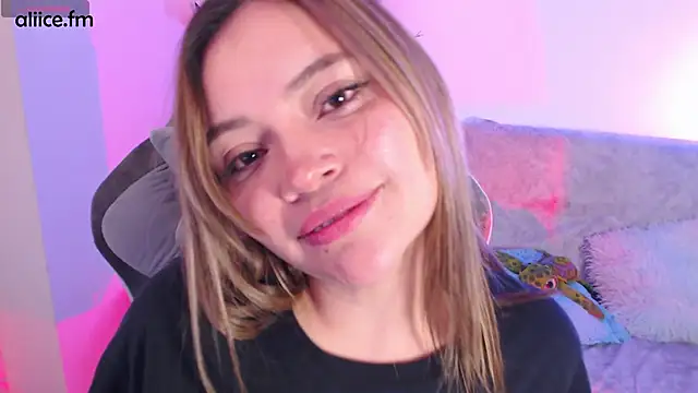 Snapshot of aliiceFM chatting on September 14, 2025, 3:07 am aliiceFM online show from September 14, 2025, 3:07 am