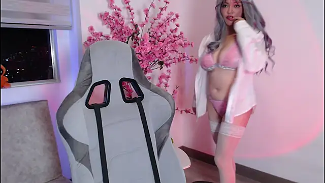 Snapshot of aliiceFM chatting on December 4, 2025, 1:59 am aliiceFM online show from December 4, 2025, 1:59 am