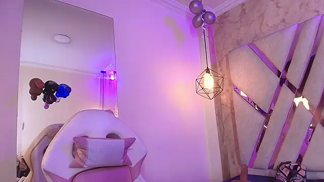 Lilith curvy online show from December 15, 2025, 7:52 pm