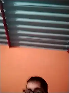 Snapshot of KingMaxiZ chatting on October 28, 2025, 5:18 am KingMaxiZ online show from October 28, 2025, 5:18 am