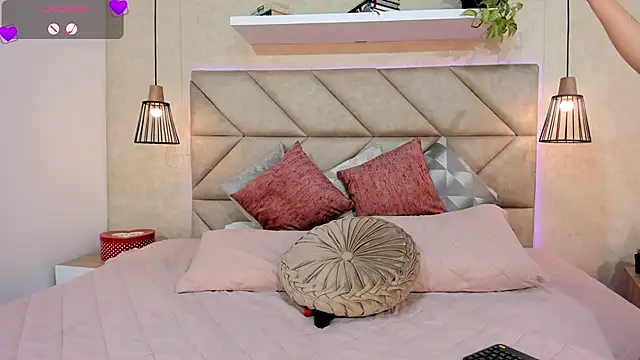 ValeryyWilliams online show from October 7, 2025, 12:06 pm