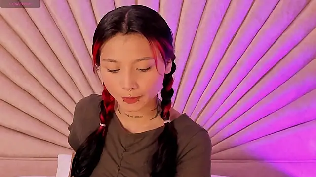 EmaDuff online show from October 7, 2025, 11:33 am