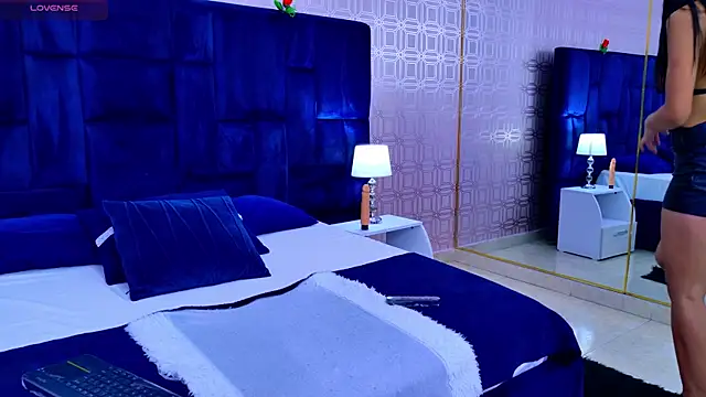 Snapshot of Samanta_Isel chatting on September 18, 2025, 7:50 pm Samanta Isel online show from September 18, 2025, 7:50 pm