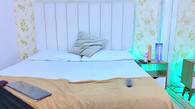 Snapshot of Samanta_Isel chatting on October 6, 2025, 3:19 am Samanta Isel online show from October 6, 2025, 3:19 am