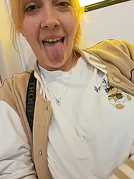 Snapshot of ayebran chatting on September 20, 2025, 6:35 pm ayebran online show from September 20, 2025, 6:35 pm