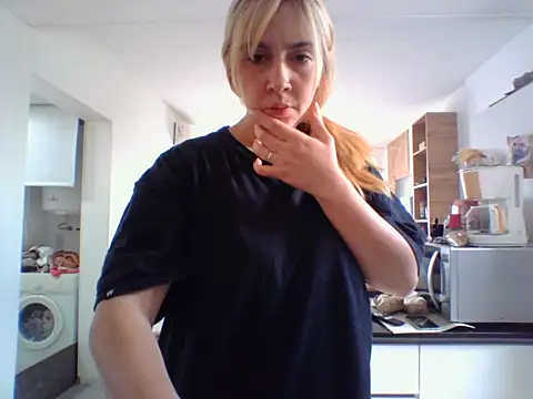 Snapshot of ayebran chatting on October 6, 2025, 1:45 pm ayebran online show from October 6, 2025, 1:45 pm