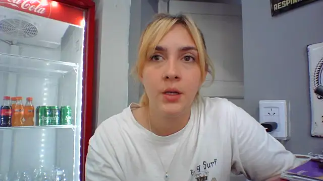 Snapshot of ayebran chatting on October 3, 2025, 8:43 pm ayebran online show from October 3, 2025, 8:43 pm