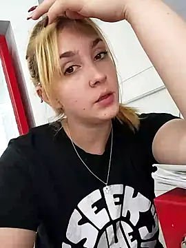 Snapshot of ayebran chatting on October 10, 2025, 6:53 pm ayebran online show from October 10, 2025, 6:53 pm