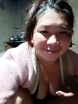 Snapshot of quynhkoolbae chatting on May 11, 2026, 1:23 pm quynhkoolbae online show from May 11, 2026, 1:23 pm