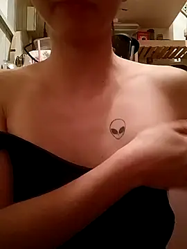 Snapshot of MoonBlueSex chatting on November 1, 2025, 5:03 am MoonBlueSex online show from November 1, 2025, 5:03 am