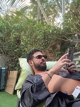 husbandandwifetobe online show from October 2, 2025, 4:05 am