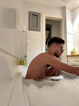 husbandandwifetobe online show from October 18, 2025, 7:05 pm